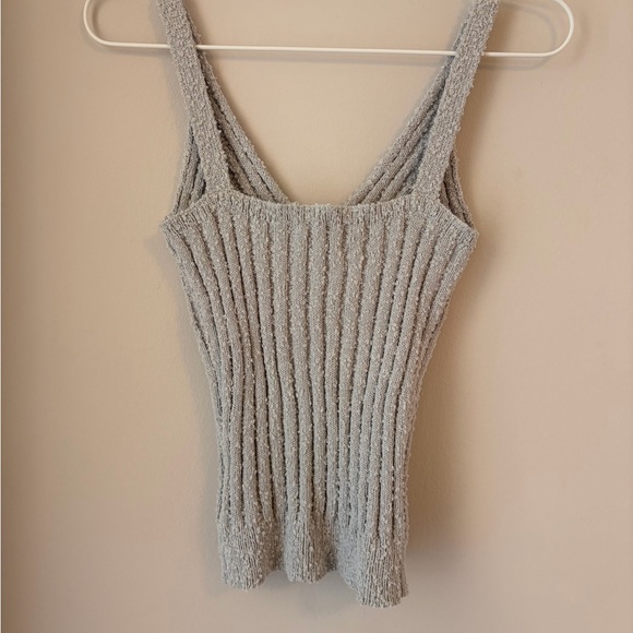 Light Gray Ribbed V-Neck Tank Top - Picture 2 of 5